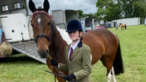 AFTER BEING "LEFT TO DIE," THE HORSE IS NOW A CHAMPION SHOW HORSE 1 horse